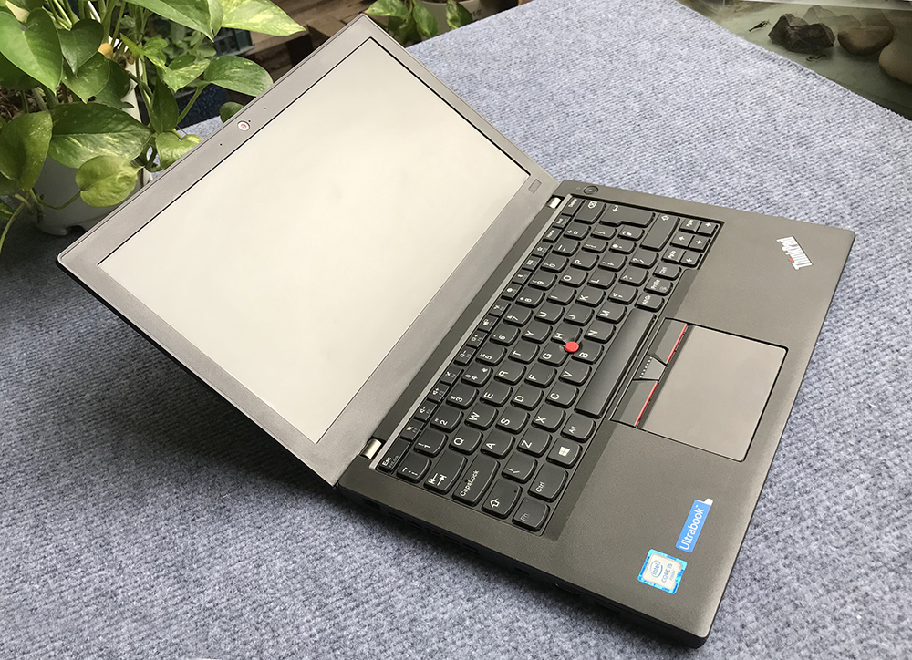 Lenovo ThinkPad X270